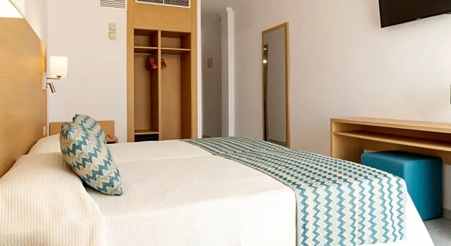 Двухместный номер Superior с балконом Hotel Riutort
