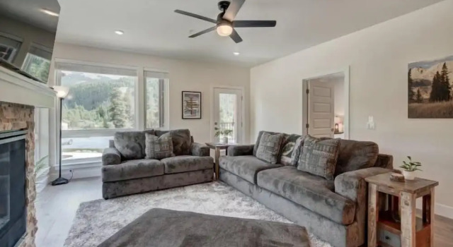 Clearwater Lofts - New! Modern 2 Bedroom Near Keystone Lake