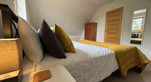 Tranquil Pond View Loft Retreat in Sudbury, Varaa Huoneisto Asunnot kohteessa Merseyside, Huoneisto