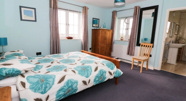 Maes Y Gwaelod, Boek Hotel Solva 