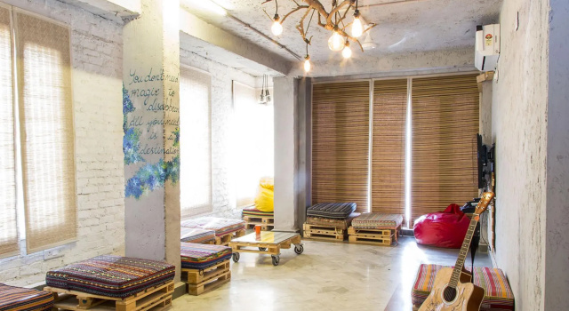 Кровать в общем номере Jugaad Hostels