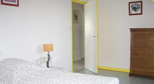 Maison de 5 chambres avec jardin clos et wifi a Courtils, Забронировать Отель Куртиль 