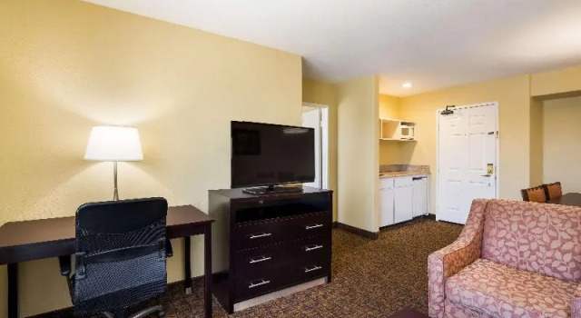 Четырёхместный люкс Best Western Escondido Hotel