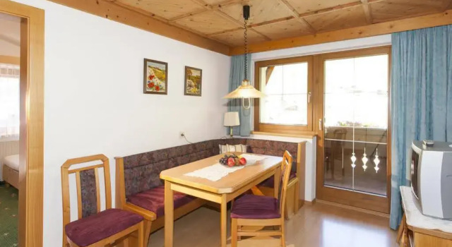 Landhaus Grner, Rezerwuj Dom wakacyjny Hotele w Tyrol z parkingiem, Parking