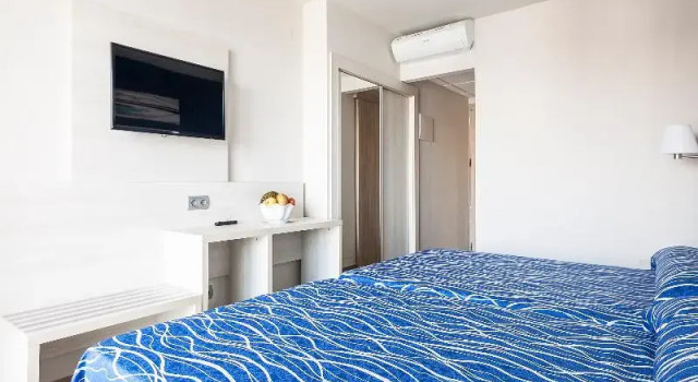 Трёхместный номер Standard с балконом и с видом на бассейн Hotel Best San Francisco