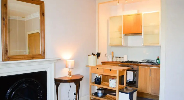 Peaceful 1 Bedroom Edinburgh Home