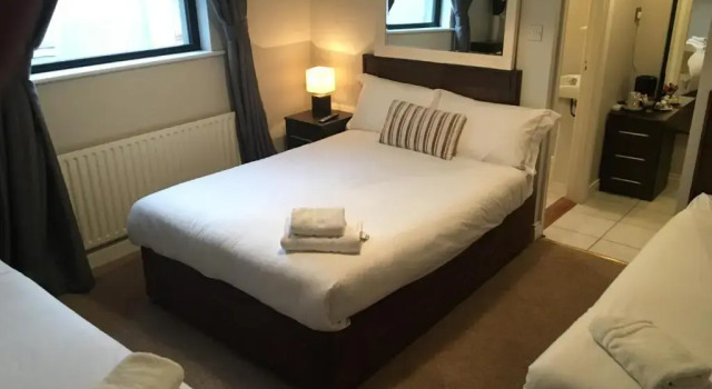 The Midway Bar & Guesthouse, Prenota Hotel Dungloe 