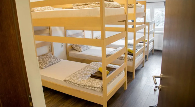 Кровать в общем номере Wine Hill Hostel
