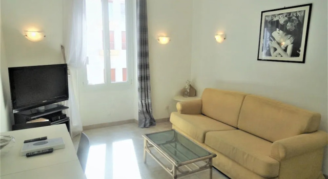 Central and Cosy 2 Bedrooms, Забронировать Отель Отели Канн с парковкой, рядом с Le Croisette Casino Barriere de Cannes, Парковка