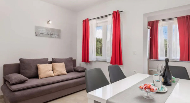 Simicic (RAB161), Prenota Hotel Hotel a Isole Quarnerine con parcheggio, Parcheggio