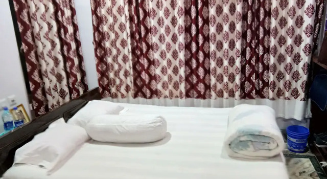 Asian Grand Villa, Boek Villa Hotels in Bolpur met zwembad, Zwembad