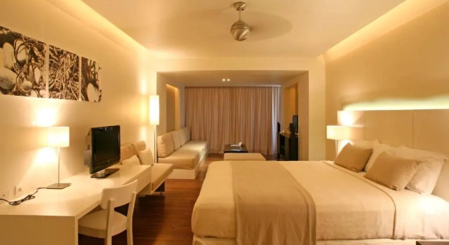Полулюкс Holland House Beach Hotel