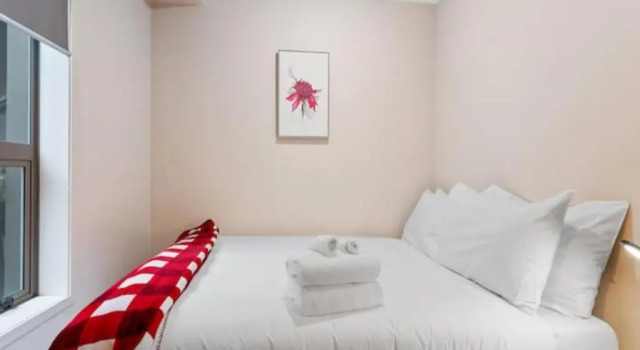 Апартаменты Uptown Two Bedroom Apartment With The Essentials