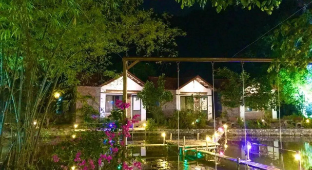 Двухместный номер Standard с видом на озеро Hang Múa Village Homestay