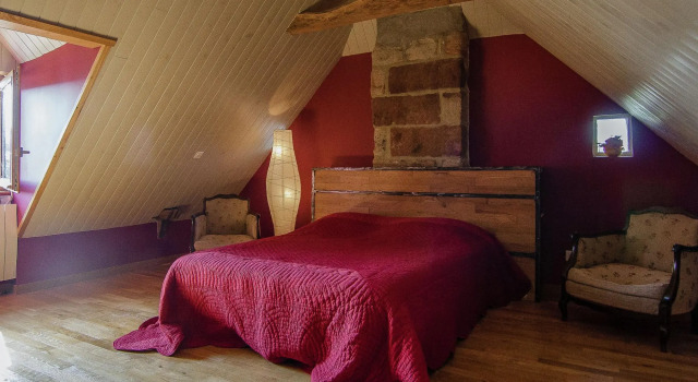 Comfy cottage in Saint Bonnet la Riviére with pool, Book Vacation Home Saint-Bonnet-la-Riviere Aquitaine