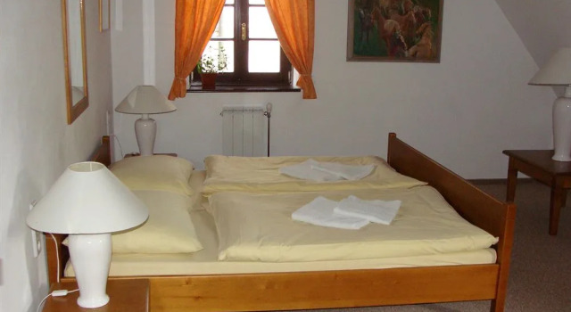Penzion Šiškův mlýn, Rezerwuj Hotel Hotele w Central Bohemia z parkingiem, Parking