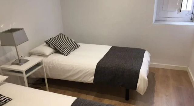 Apartamentos Mora 4, Reservar Apartamento Girona Gironès, perto de Arab Baths Girona