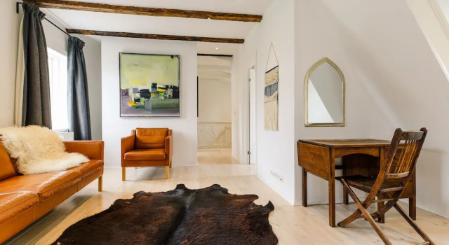 Beautiful bright and embracing villa in old town Akureyri, Забронировать Вилла Коттеджи Акюрейри, Коттедж