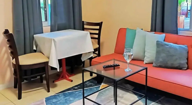 DOLFIJN STUDIOS Stylish 2BR Apartment Fast WiFi AC Near Center, Book Apartment Hotels in Paramaribo with Parking, Parking