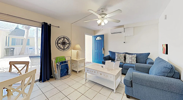 New Listing! Island Escape Steps To Stunning Beach 1 Bedroom Apts, Забронировать Апартаменты/квартира Отели Сиеста-Ки с парковкой, Парковка