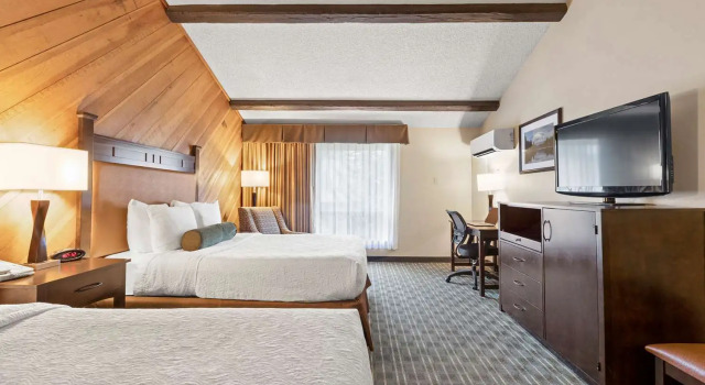 Четырёхместный номер Standard с видом на внутренний двор Best Western Plus Tree House