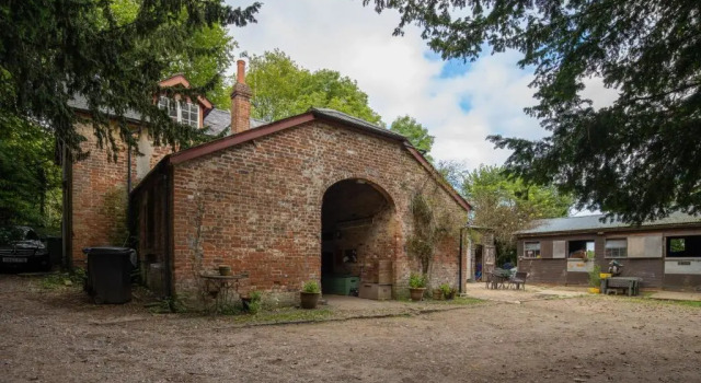 The Nook At Henge Estate, Забронировать Отель Шрютон Уилтшир