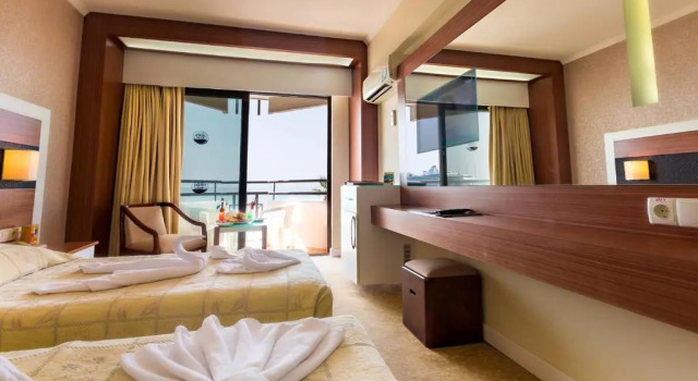 Трёхместный номер Standard с частичным видом на море Derici Hotel