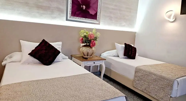 Семейный полулюкс Hotel Plaza Del Castillo