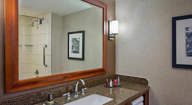 Четырёхместный номер Standard Macon Marriott City Center