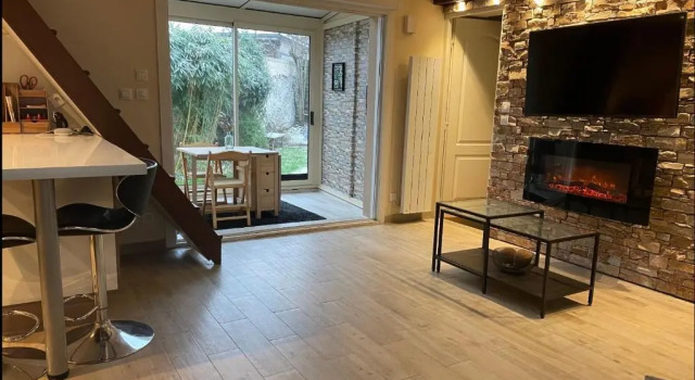 Maison Luxueuse . Proche gare/Paris/CDG en 20min, Varaa Hotelli Hotellit Val d'Oise pysäköinnillä, Pysäköinti