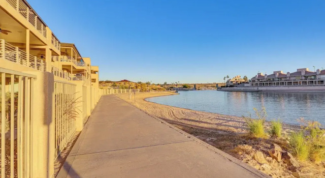 Апартаменты Walkable Waterfront Oasis w/ London Bridge Views!
