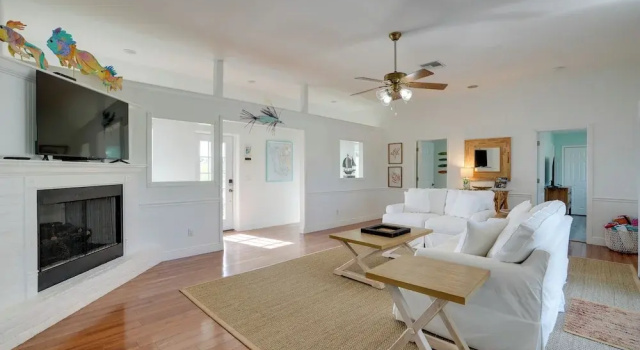 Bokeelia Island Oasis: Waterfront, Private Dock!, Book Feriehus Sommerhuse i Bokeelia, Hytte
