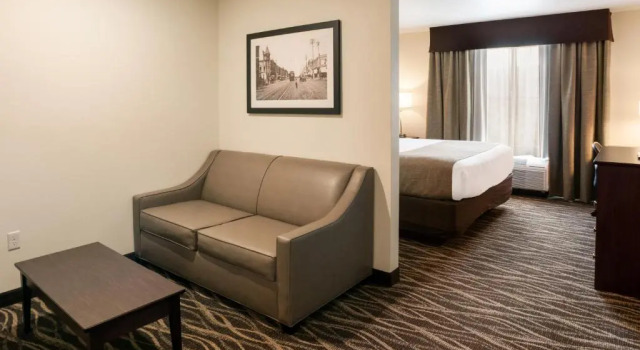 Студия Cobblestone Hotel & Suites Appleton International Airport