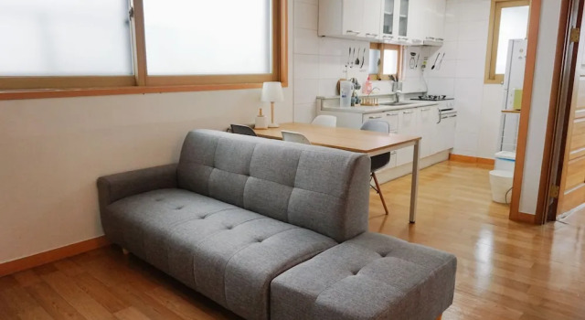 Hongdae One House Quad Room, Забронировать Отель Мапхогу Сеул, рядом с Торговая улица Хондэ