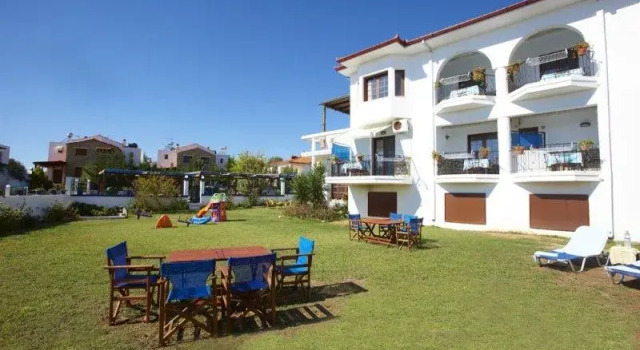 Peter's House Apartments, Book Apartment Nikiti 