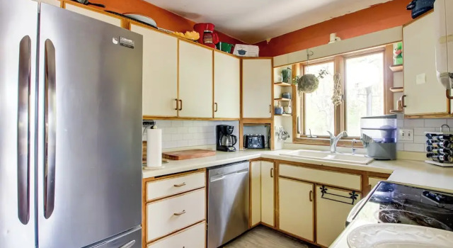 Spacious Duluth Home ~ 4 Mi to Lake Superior!, Varaa Lomakoti Hotellit Minnesota pysäköinnillä, Pysäköinti