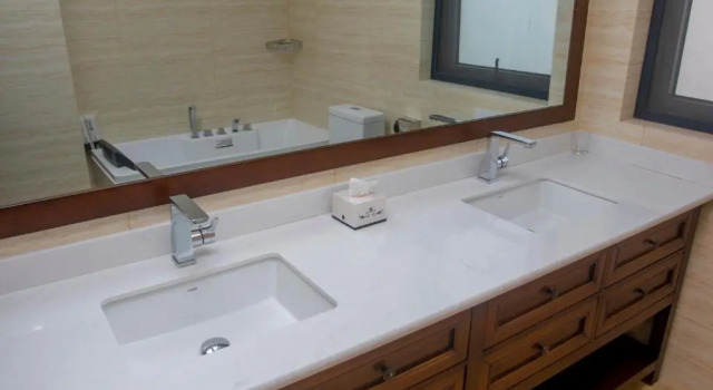Полулюкс Lark Hotel