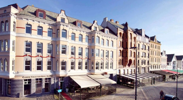 Кровать в общем номере Home Hotel Amanda