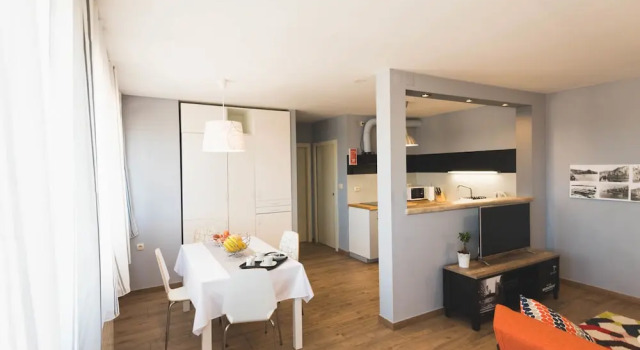 New, Modern & Comfortable, Central yet Quiet, Short Walk to old Town and Beach