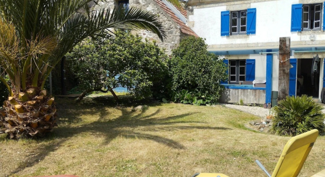 Коттедж Brittany Escape with Garden