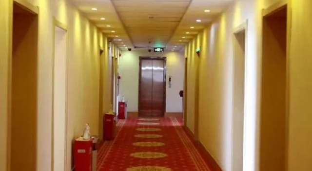 Yanlin Hotel Chain (Handan Zhaoyuan Park South Gate, Handan Road Branch)