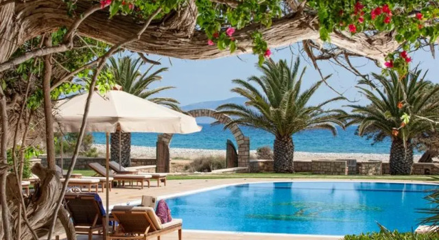 Кровать в общем номере с частичным видом на море Finikas Hotel