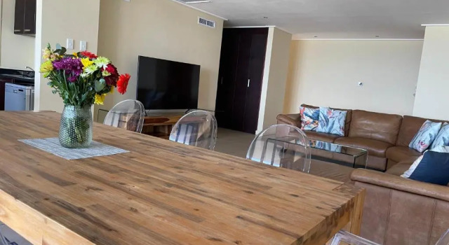 UMDLOTI - On the BEACH! Private & Central. Sleeps 8.
