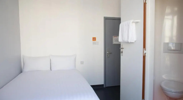 Двухместный номер Standard easyHotel Victoria