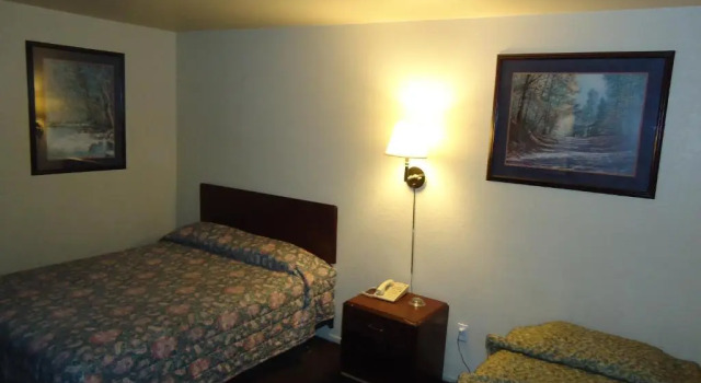 Четырёхместный номер Standard Economy Inn
