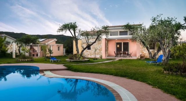 Вилла Luxury Цокольный этаж с 2 комнатами Three Stars Luxury Villas