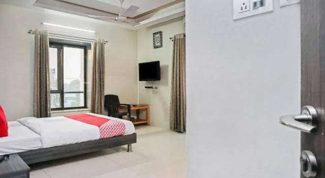 OYO 24755 Mahendra Pedawala, Rezerwuj Hotel Ahmednagar 