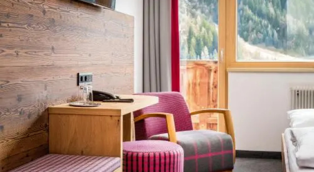Hotel Garni Ernst Falch, Забронировать Отель Отели Санкт-Антон-ам-Арльберг с парковкой, рядом с Горнолыжный подъемник Нассеррайнлифт, Парковка
