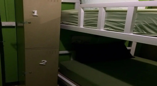 Кровать в общем номере Staying Hostel