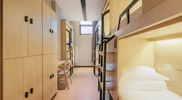 Кровать в общем номере (мужской номер) Demba Inn- Shanghai Xintiandi Yuyuan Garden The bund store